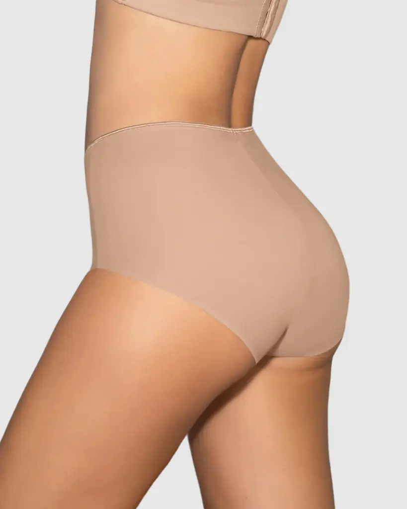 Panty clásico efecto invisible de control fuerte en abdomen