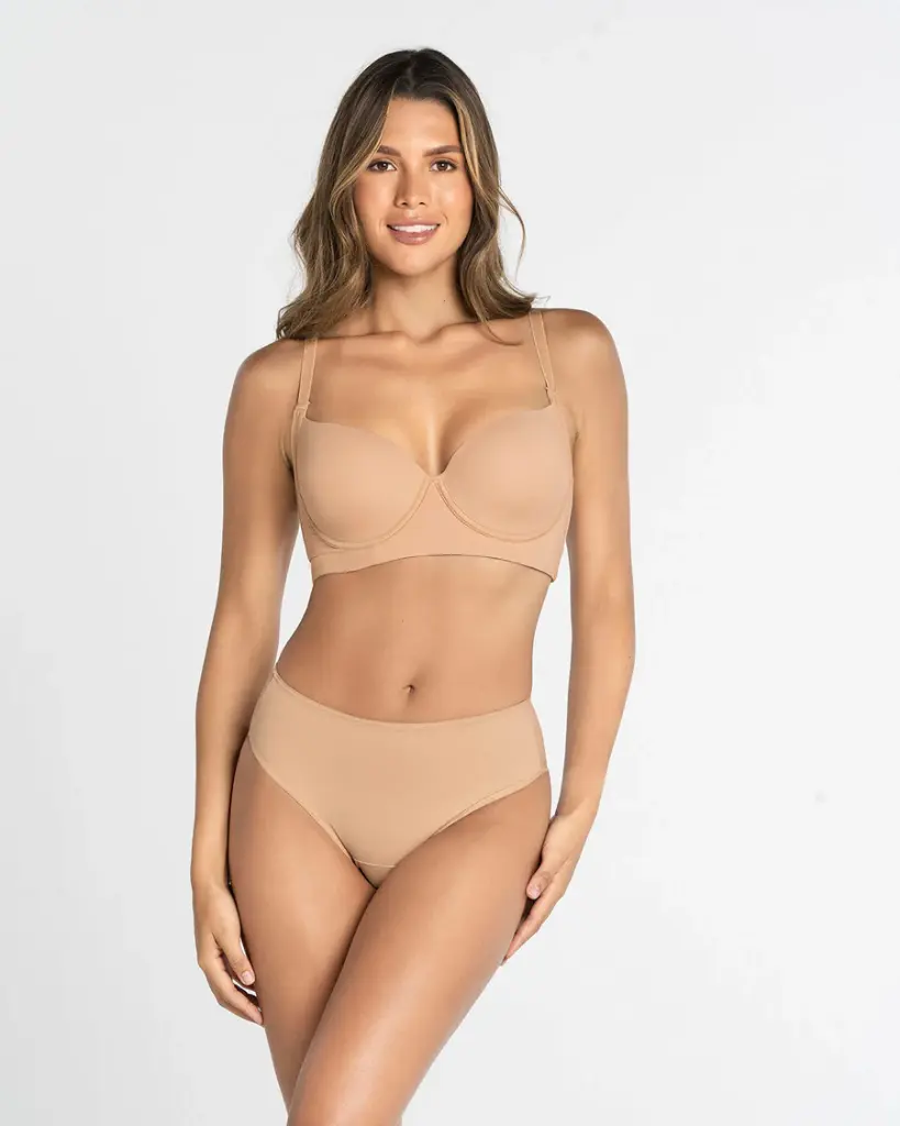 Panty clásico alto con control moderado en el abdomen